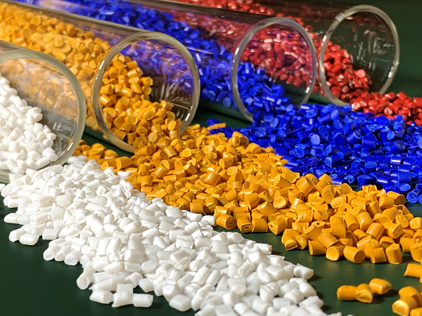 揭秘色母粒的“美白密碼”：為何熒光增白劑是關(guān)鍵搭檔？